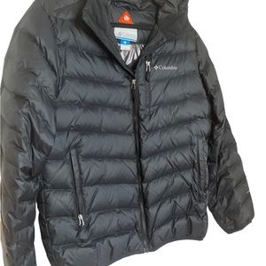 COLUMBIA WOMEN’S JACKET.  MED. OMNI HEAT. WORN ONE TIME.  LIKE NEW. HOOD. WARM.